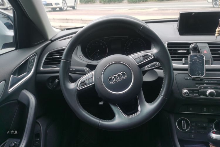 Audi Q3 2019 car image #12