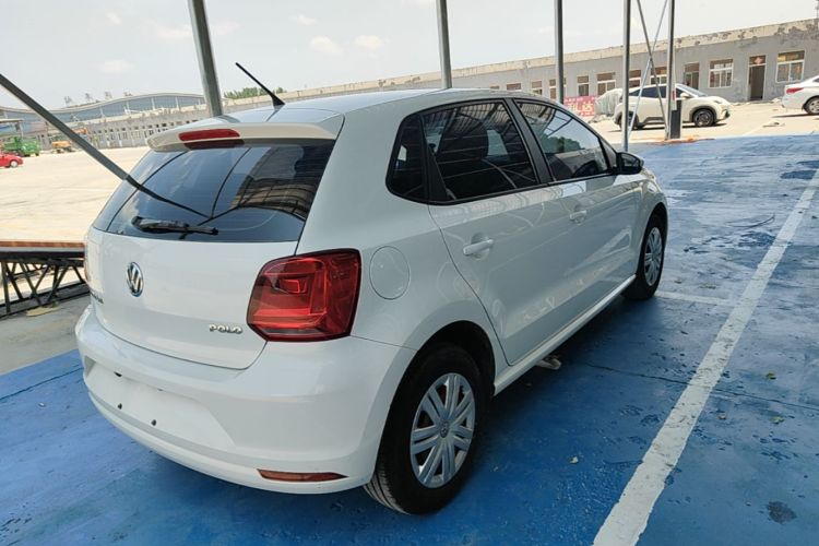 Volkswagen Polo 2015 car image #7