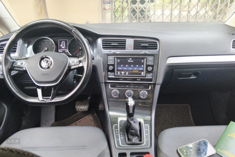 Volkswagen Golf 2018 car image #11
