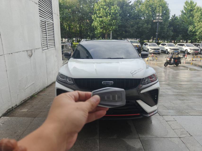 GEELY Coolray 2023 car image #2