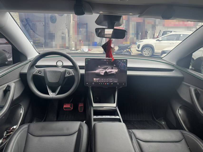 Tesla Model Y 2025 #8 Tesla Model Y 2025 car image #8