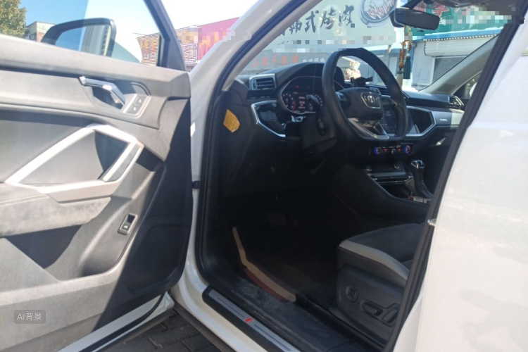Audi Q3 2020 car image #18