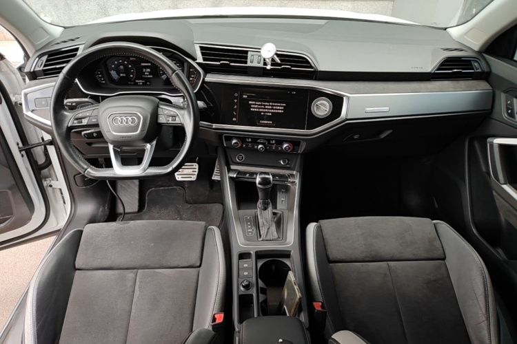 Audi Q3 2021 car image #11