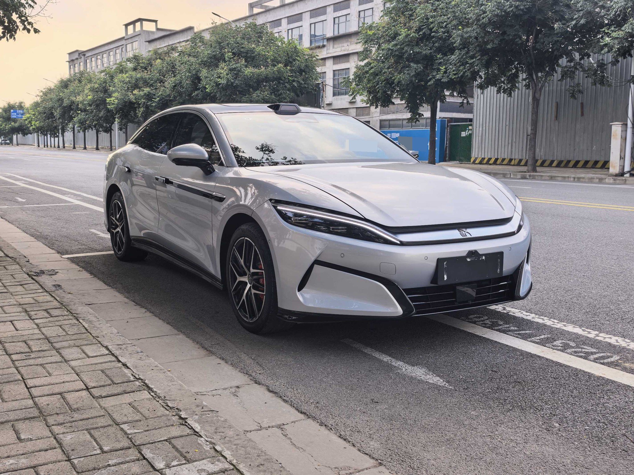 BYD HanL 2025 car image #3