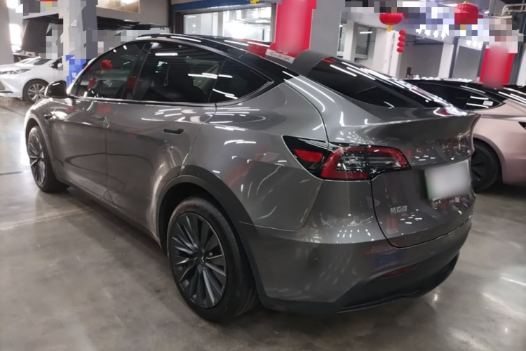 Tesla Model Y 2024 #5 Tesla Model Y 2024 car image #5
