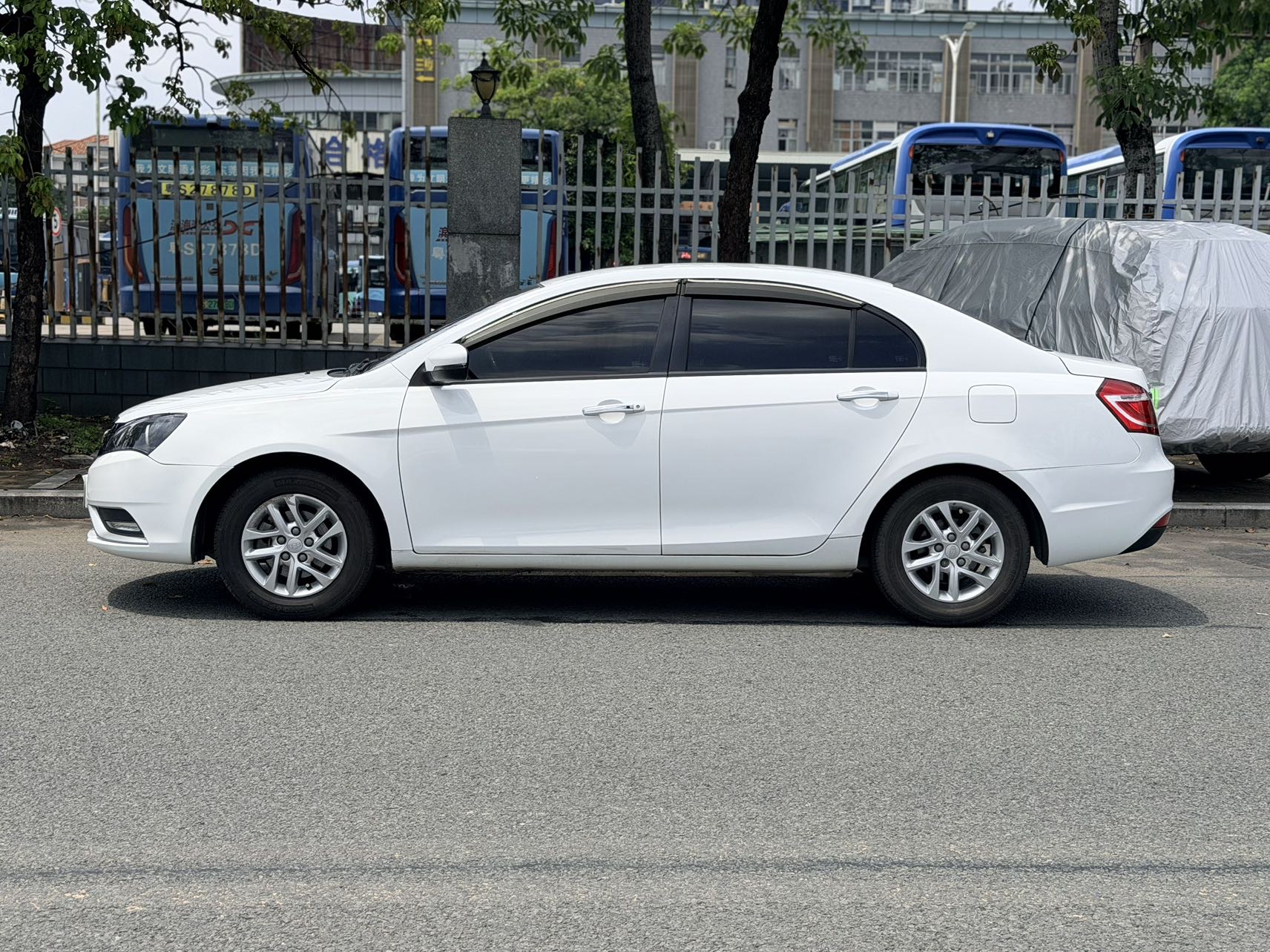 GEELY Emgrand 2016 #3 GEELY Emgrand 2016 car image #3