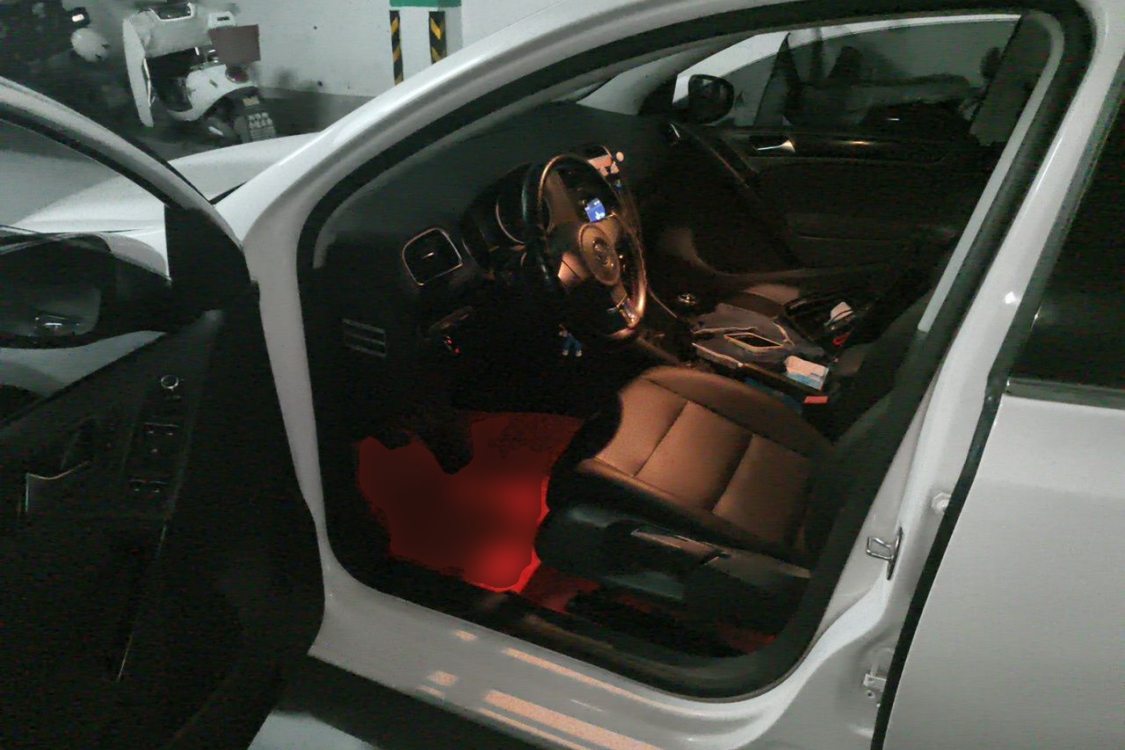 Volkswagen Golf 2012 car image #23