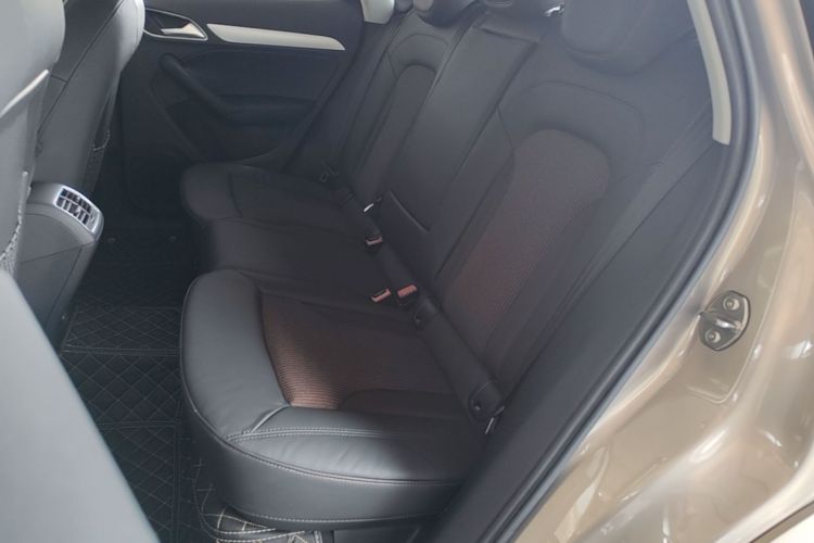 Audi Q3 2018 immagine di auto #17