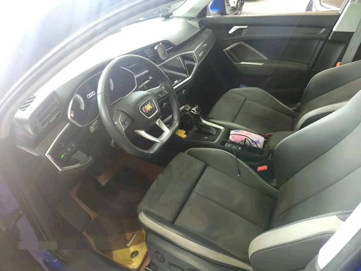 Audi Q3 2023 car image #4