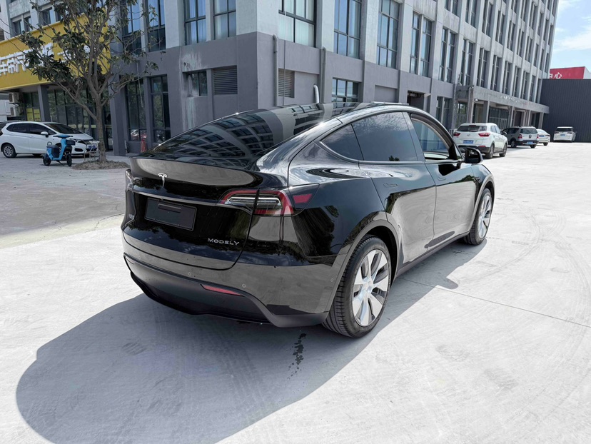 Tesla Model Y 2023 #4 Tesla Model Y 2023 car image #4