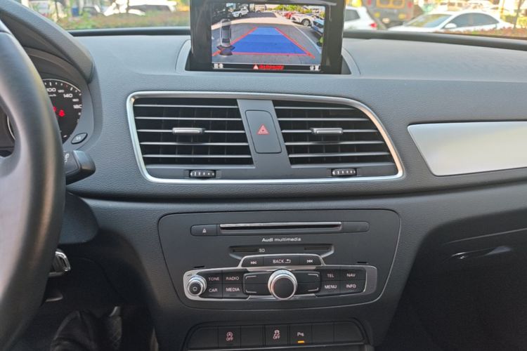 Audi Q3 2019 car image #13