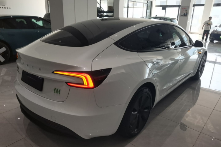 Tesla Model 3 2024 #5 Tesla Model 3 2024 car image #5