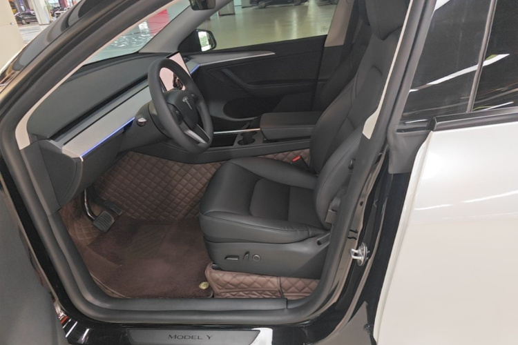 Tesla Model Y 2023 #15 Tesla Model Y 2023 car image #15