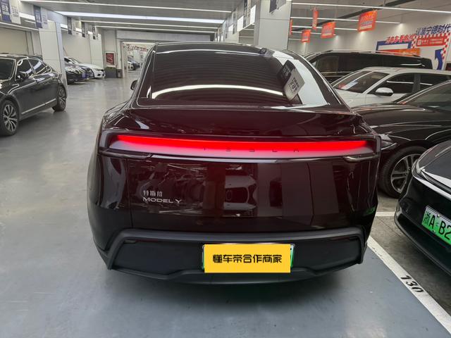 Tesla Model Y 2026 #5 Tesla Model Y 2026 car image #5