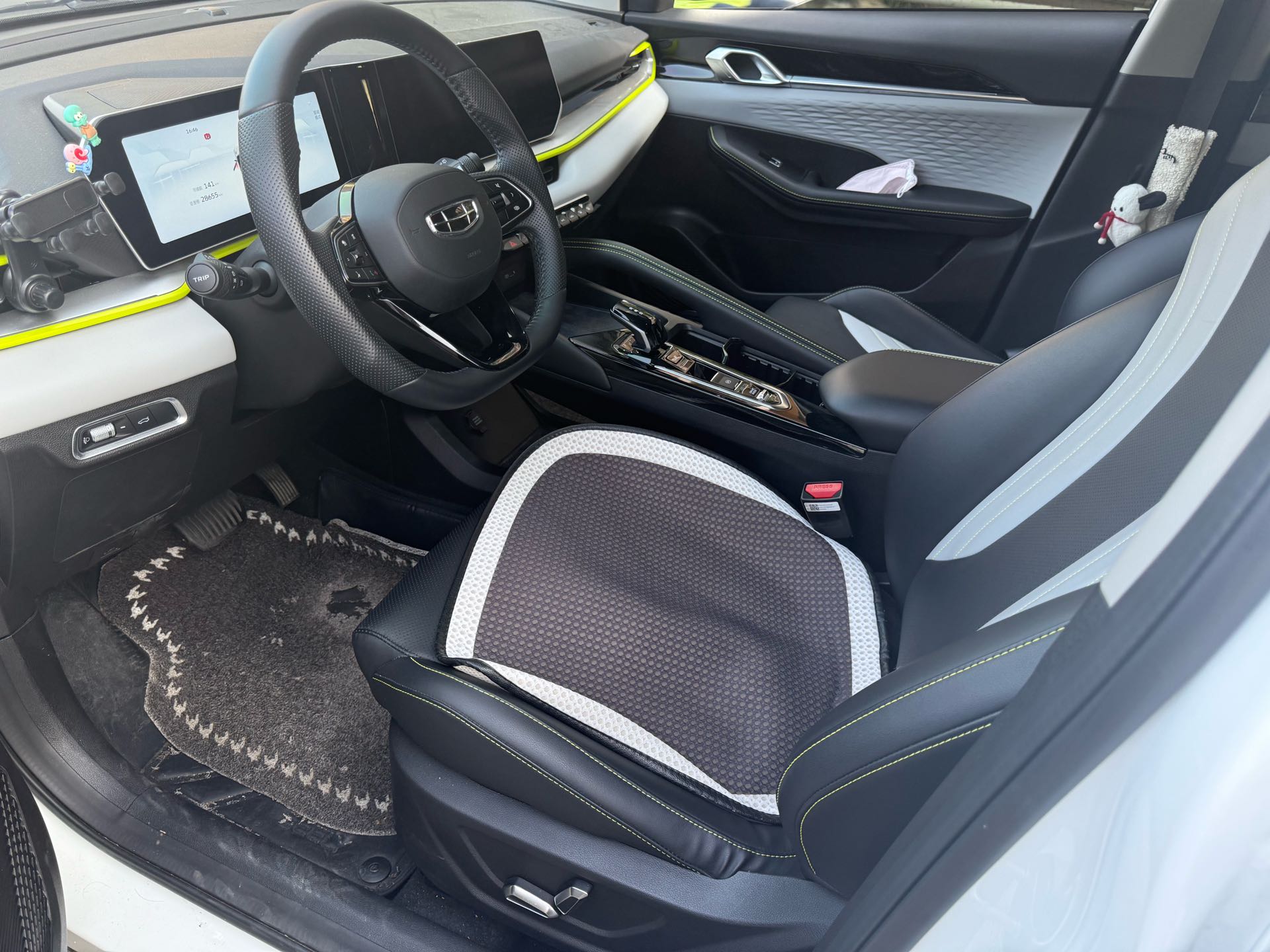 GEELY Coolray 2023 #4 GEELY Coolray 2023 imagen de coche #4