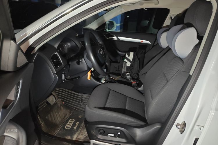 Audi Q3 2018 immagine di auto #17