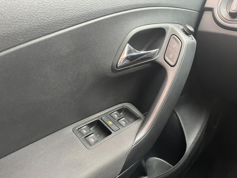 Volkswagen Polo 2015 #27 Volkswagen Polo 2015 car image #27