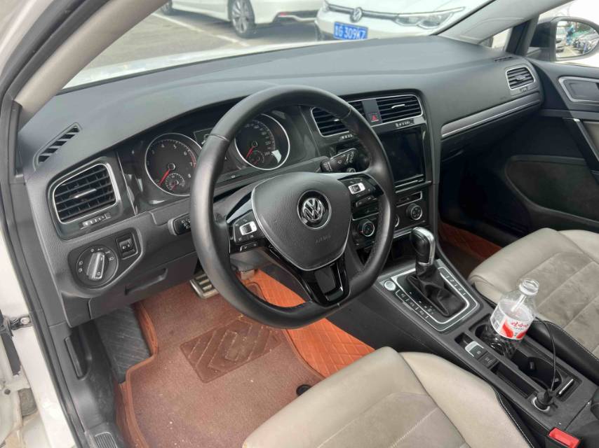 Volkswagen Golf 2018 car image #7