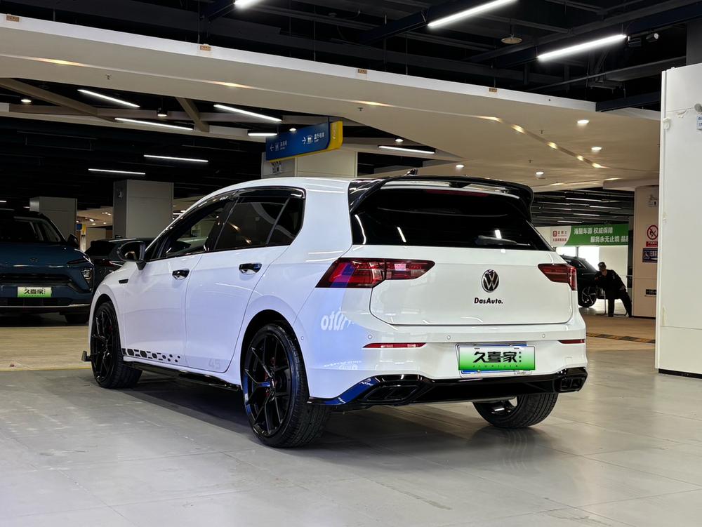 Volkswagen Golf 2023 car image #4