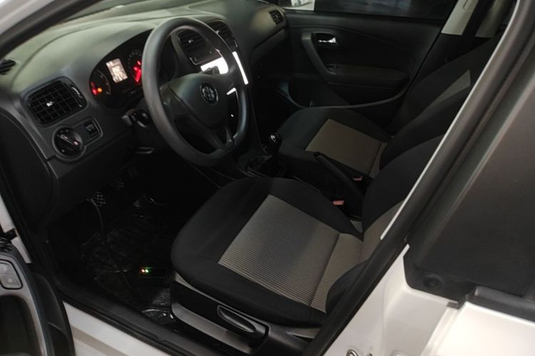 Volkswagen Polo 2019 car image #19