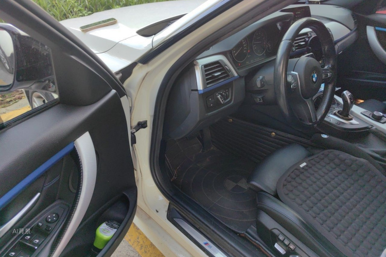 BMW 3 Series 2018 car image #18