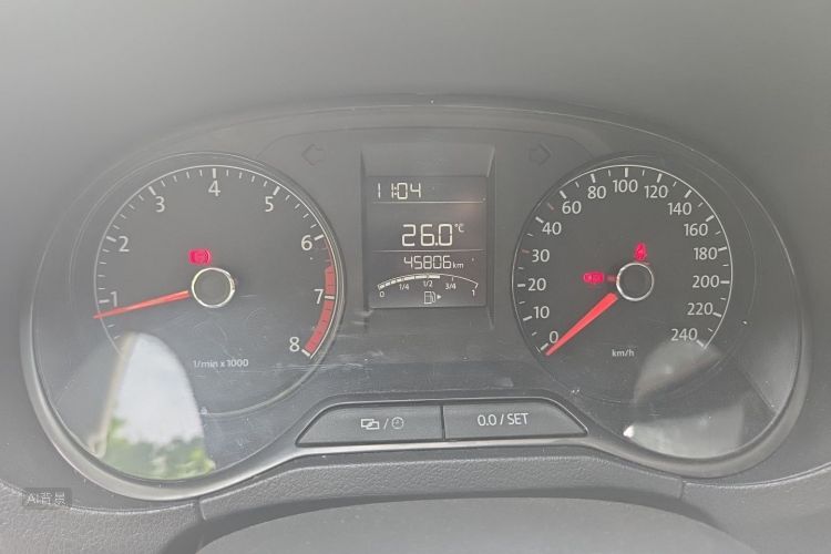 Volkswagen Polo 2015 car image #14