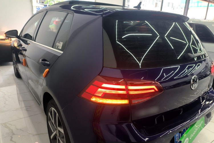 Volkswagen Golf 2020 car image #7