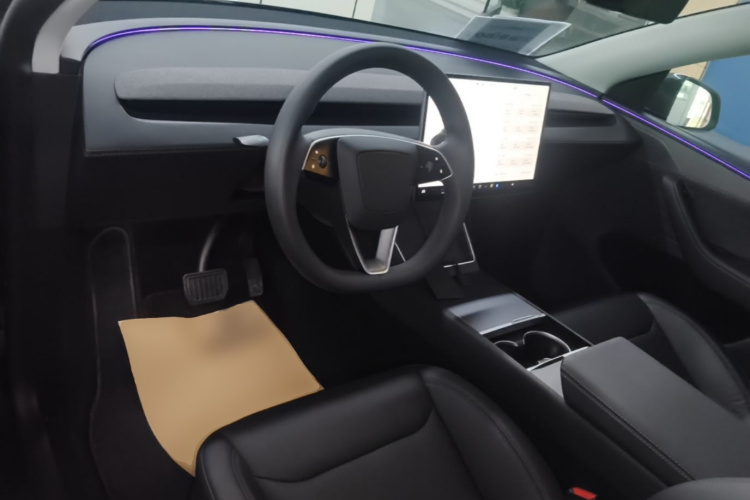 Tesla Model Y 2025 #10 Tesla Model Y 2025 car image #10