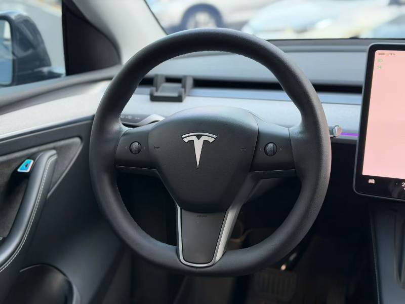 Tesla Model Y 2024 car image #2