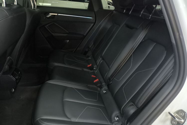 Audi Q3 2024 car image #17