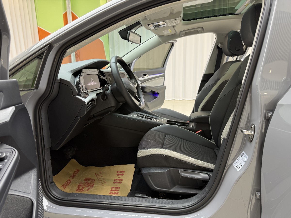 Volkswagen Golf 2022 car image #5