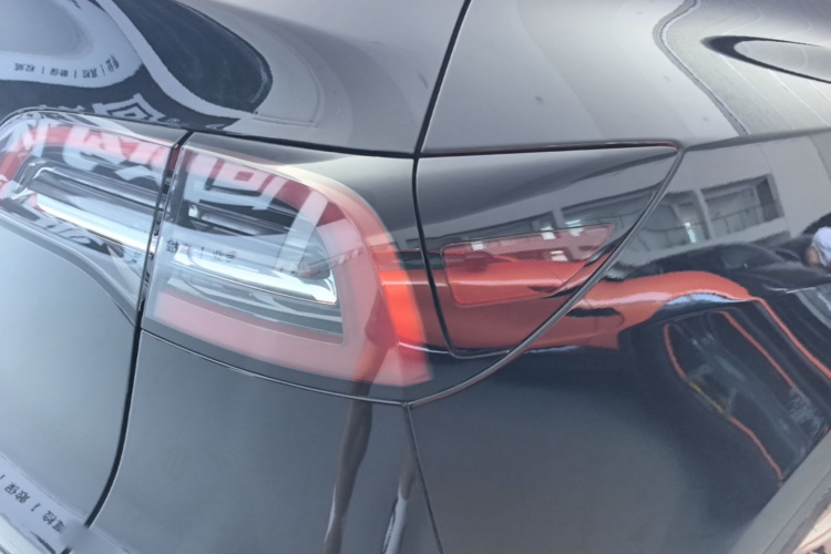 Tesla Model Y 2023 #8 Tesla Model Y 2023 car image #8