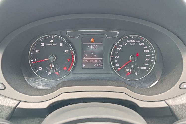 Audi Q3 2019 car image #12