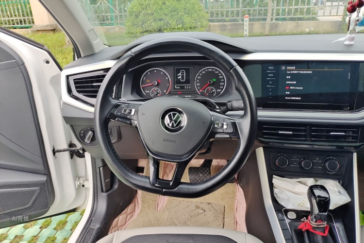 Volkswagen Polo 2021 car image #12