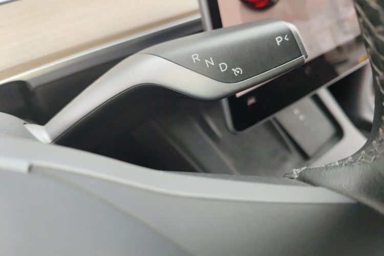 Tesla Model Y 2022 car image #14