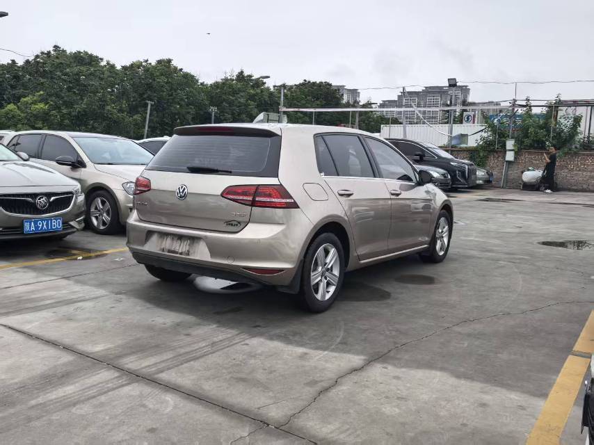 Volkswagen Golf 2017 car image #9