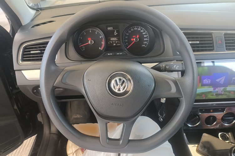 Volkswagen Lavida 2017 car image #11