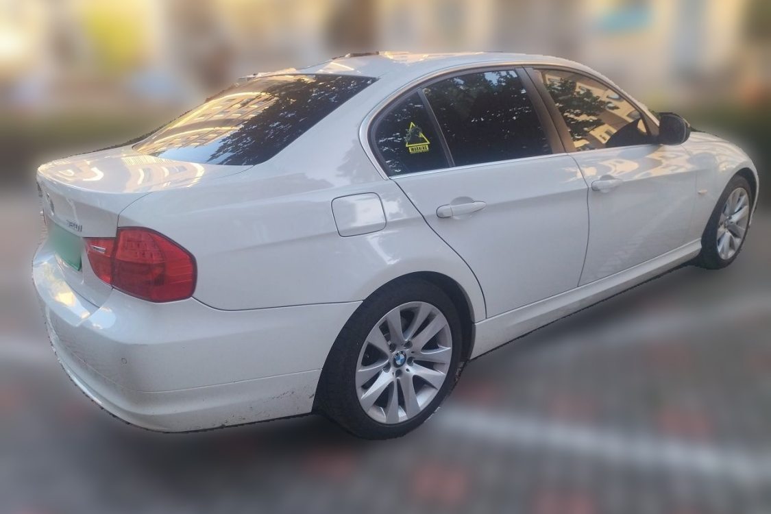 BMW 3 Series 2011 car image #4