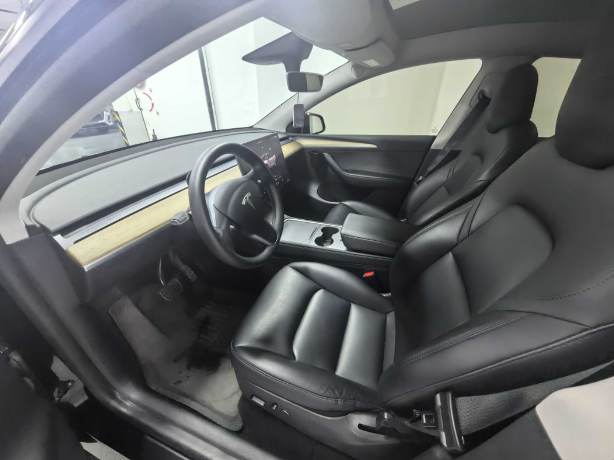 Tesla Model Y 2022 #5 Tesla Model Y 2022 car image #5