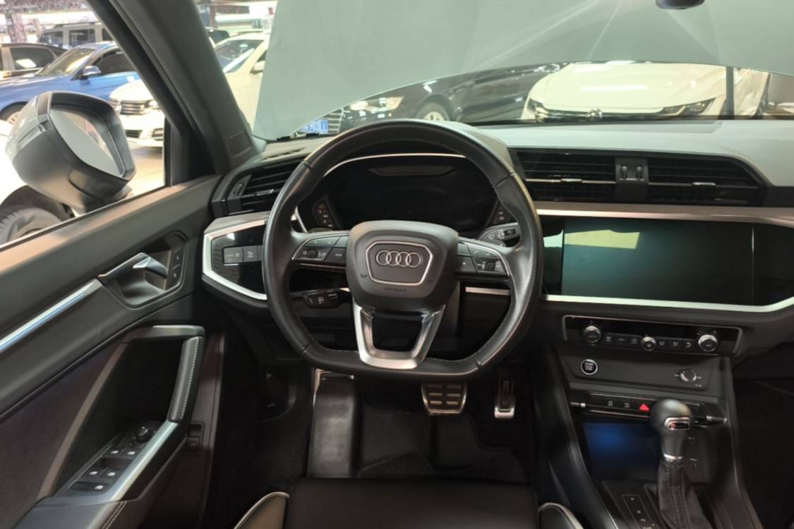 Audi Q3 2024 car image #8