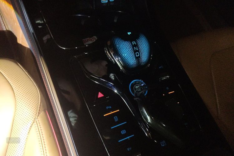 BYD Han 2022 image de voiture #16