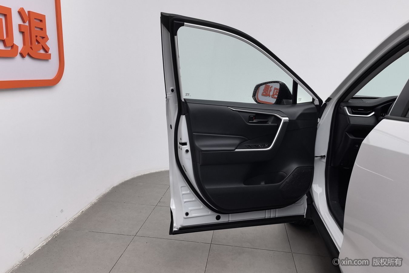 Toyota RAV4 2024 изображение автомобиля #8