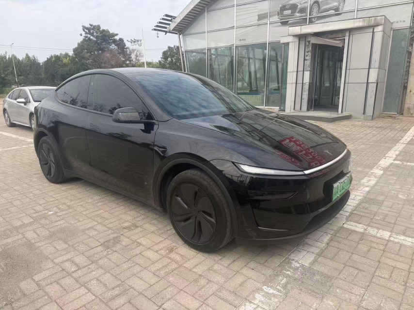Tesla Model Y 2025 Tesla Model Y 2025 car image