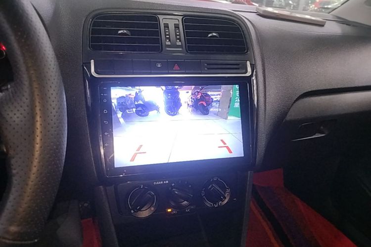 Volkswagen Polo 2016 car image #13