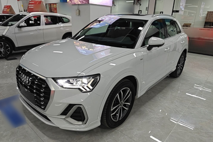 Audi Q3 2021 car image #2