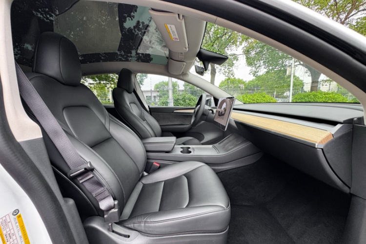Tesla Model Y 2022 car image #25