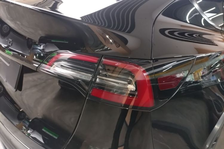 Tesla Model Y 2022 car image #8
