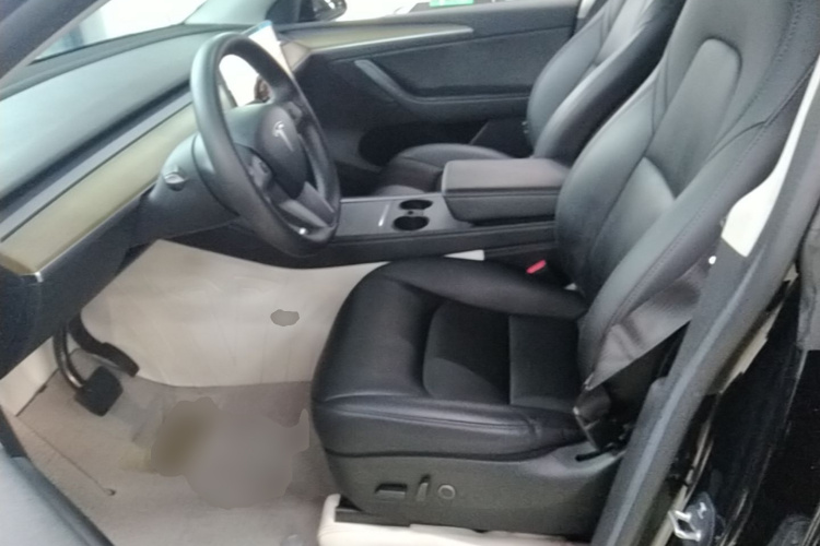 Tesla Model Y 2023 car image #15