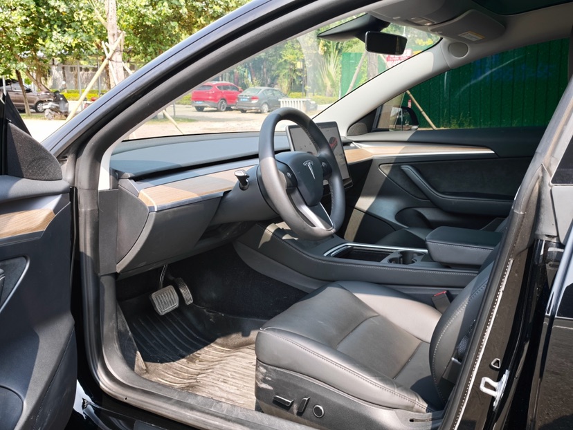Tesla Model 3 2023 car image #7