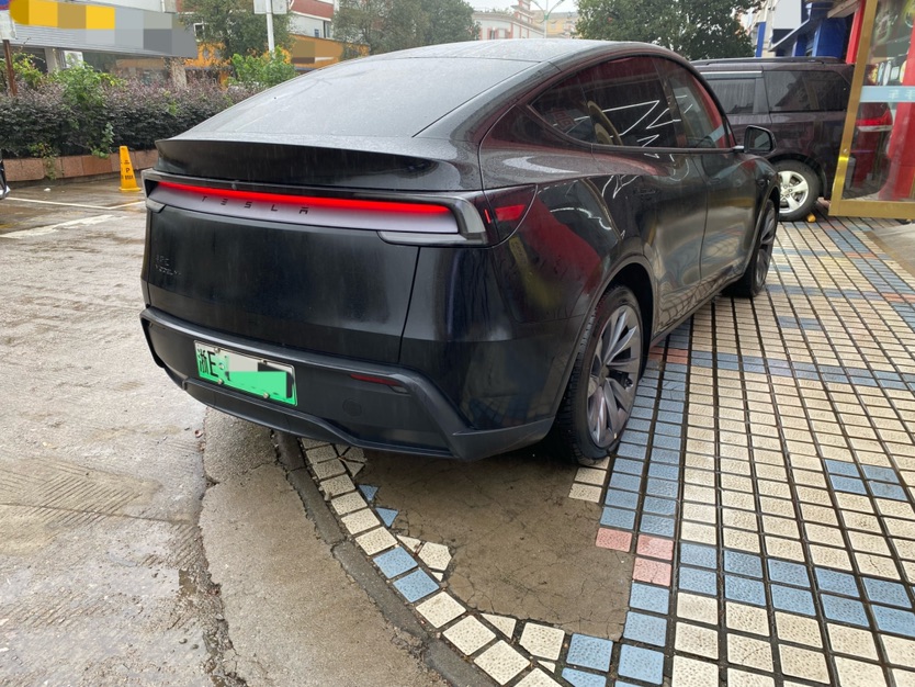 Tesla Model Y 2026 #2 Tesla Model Y 2026 car image #2
